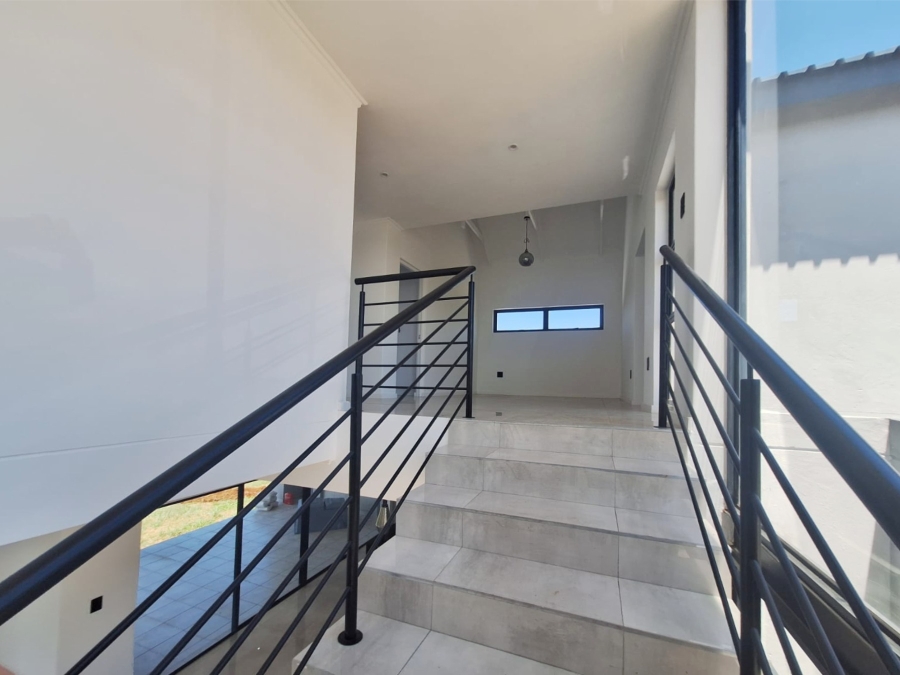 To Let 4 Bedroom Property for Rent in Redstone Private Country Estate North West